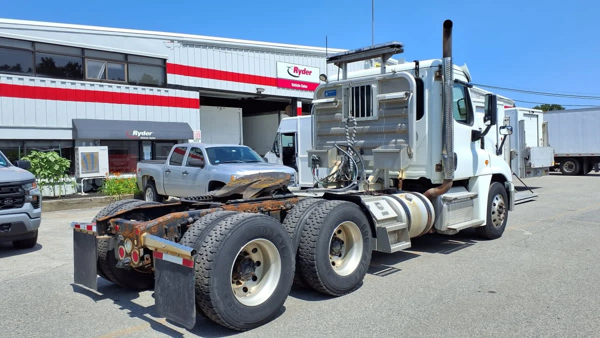 2020 Freightliner Cascadia in Salisbury, MA — photo 4