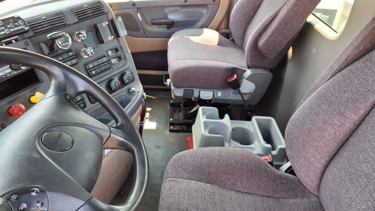 2020 Freightliner Cascadia in Salisbury, MA — photo 7