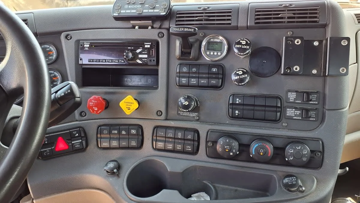 2020 Freightliner Cascadia in Salisbury, MA — photo 10