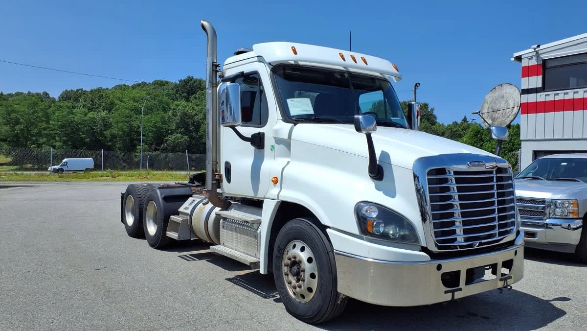 2020 Freightliner Cascadia in Salisbury, MA — photo 3