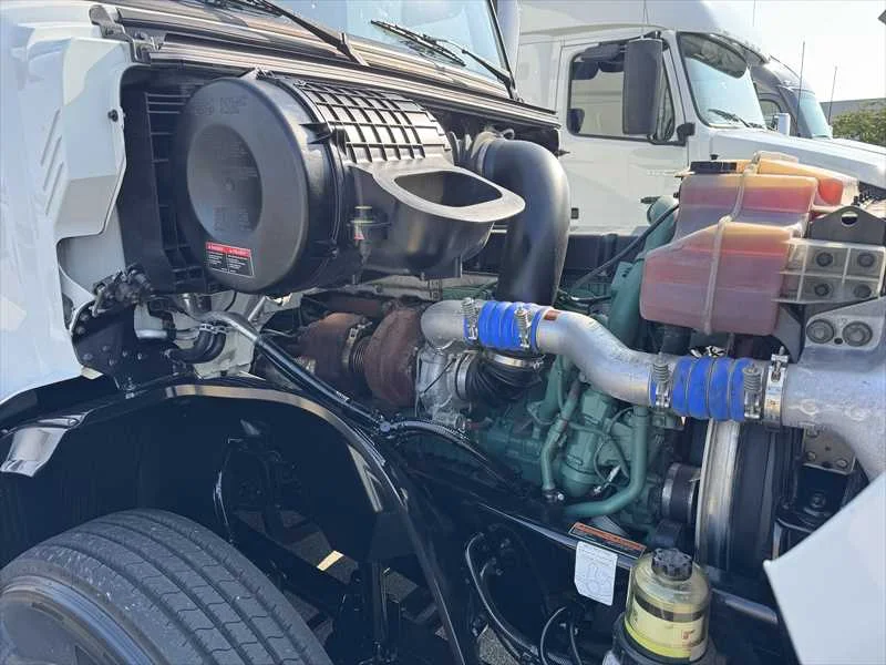 2024 Volvo VNL 860 in Little Rock, AR — photo 6