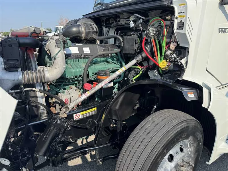 2024 Volvo VNL 860 in Little Rock, AR — photo 5