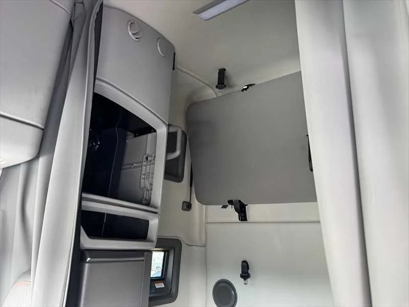 2024 Volvo VNL 860 in Little Rock, AR — photo 12