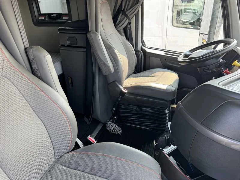 2024 Volvo VNL 860 in Little Rock, AR — photo 7