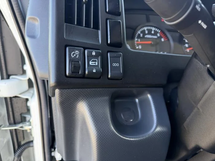 2026 Isuzu NRR — photo 17