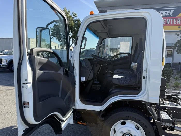 2026 Isuzu NRR — photo 9