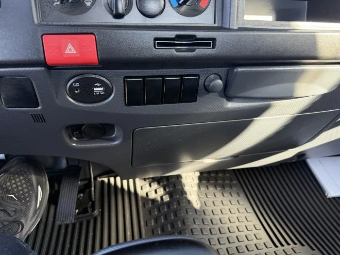 2026 Isuzu NRR — photo 14