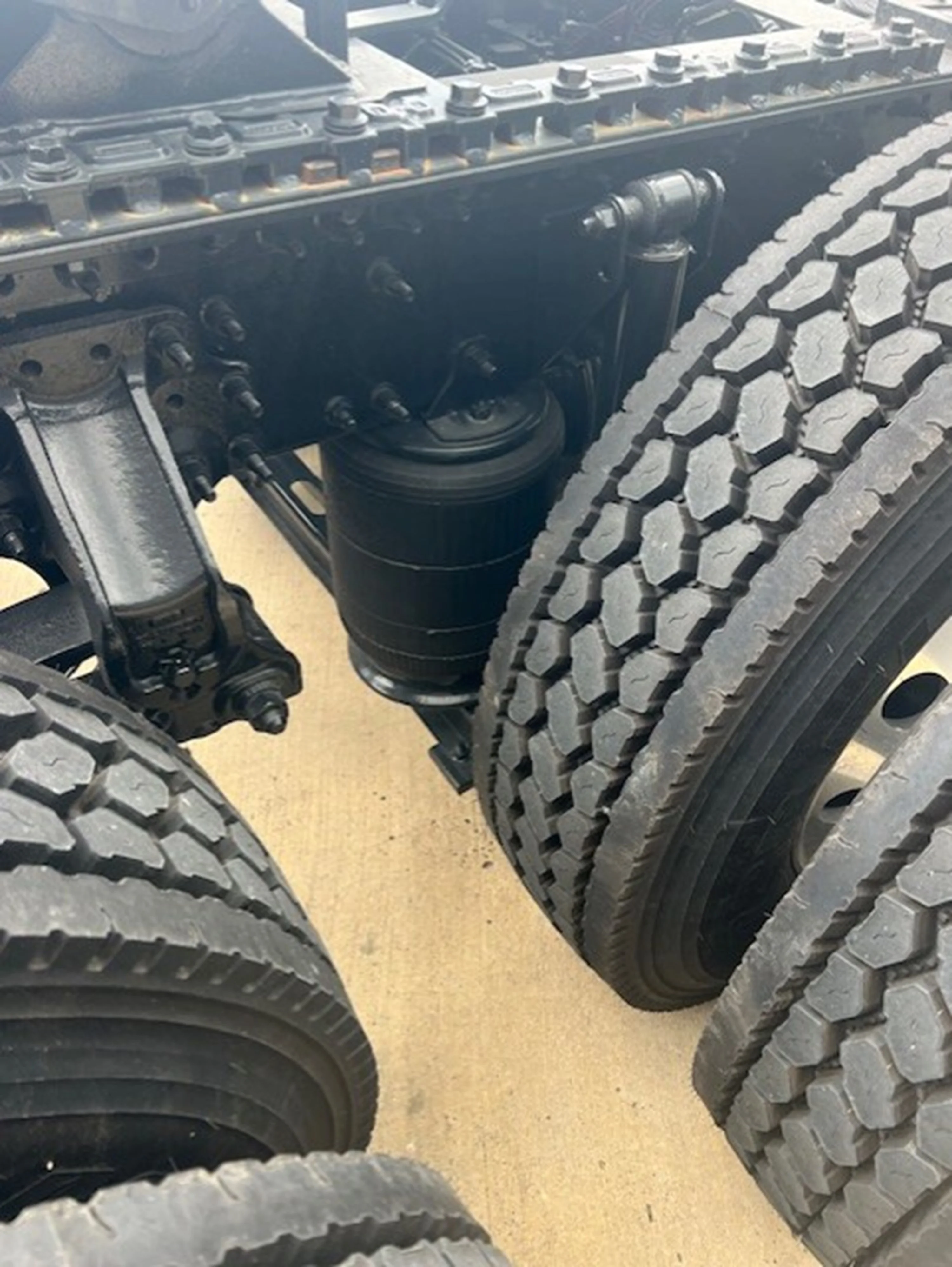 2025 Mack Anthem - image 10