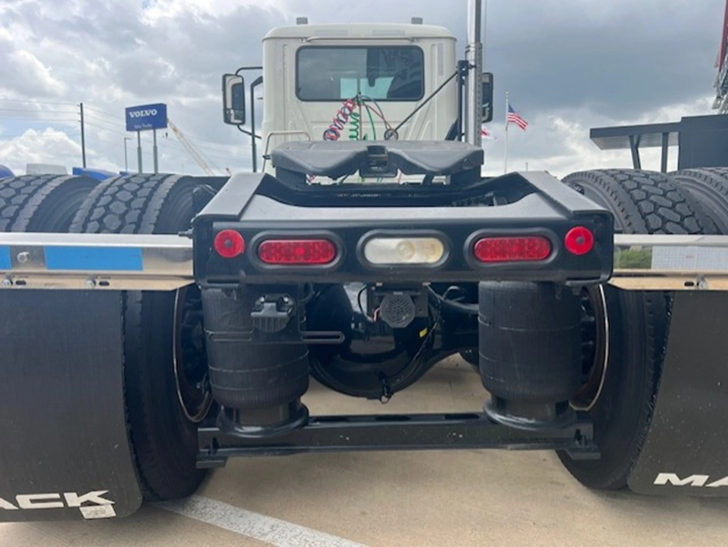 2025 Mack Anthem - image 12