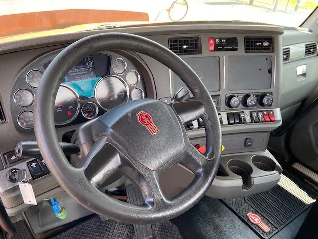 2019 Kenworth T880 - image 12
