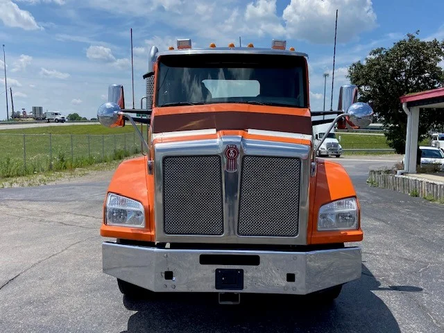 2019 Kenworth T880 - image 2