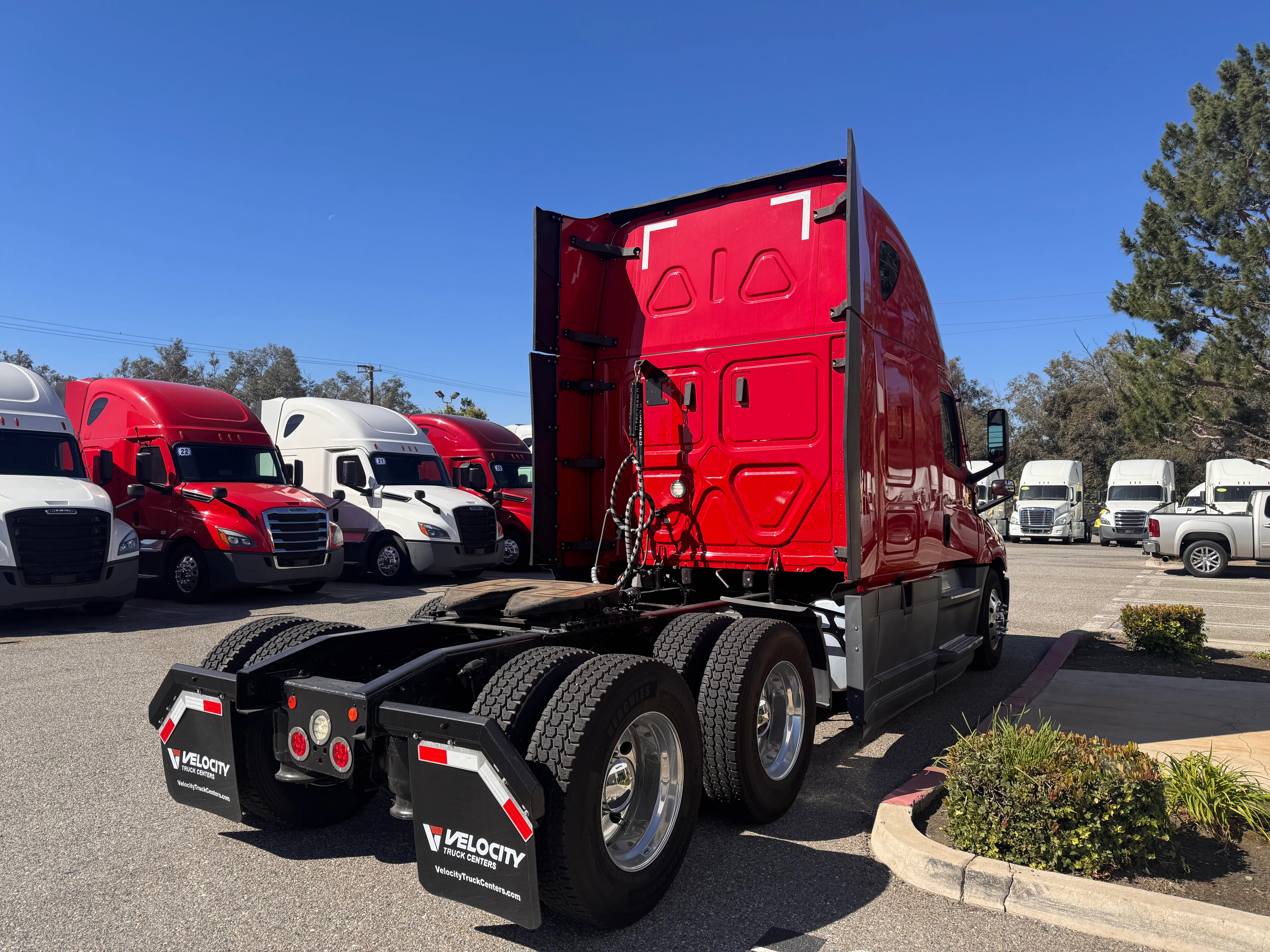 2021 Freightliner Cascadia in Selectrucks Fontana, CA — photo 6