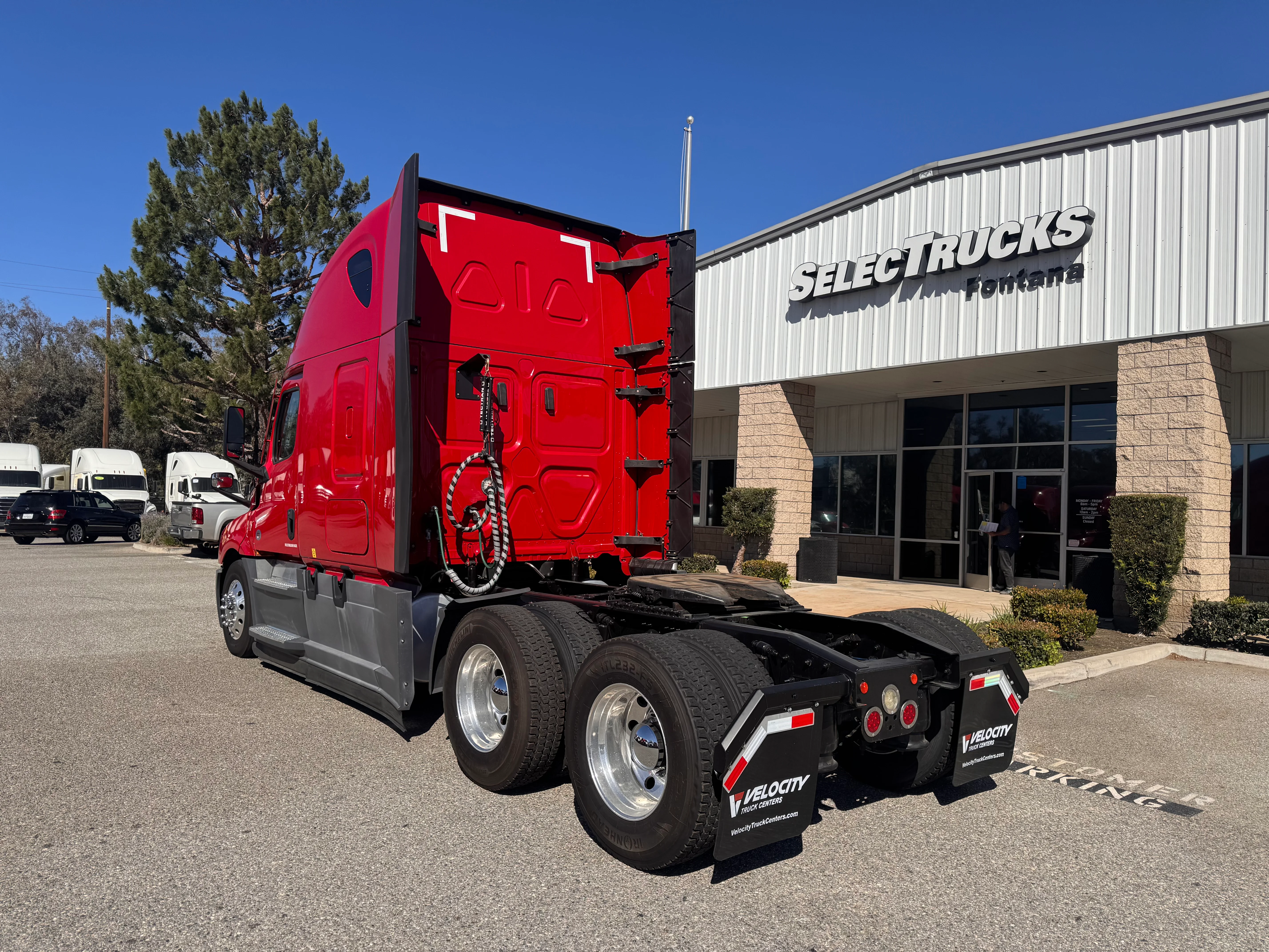 2021 Freightliner Cascadia in Selectrucks Fontana, CA — photo 4