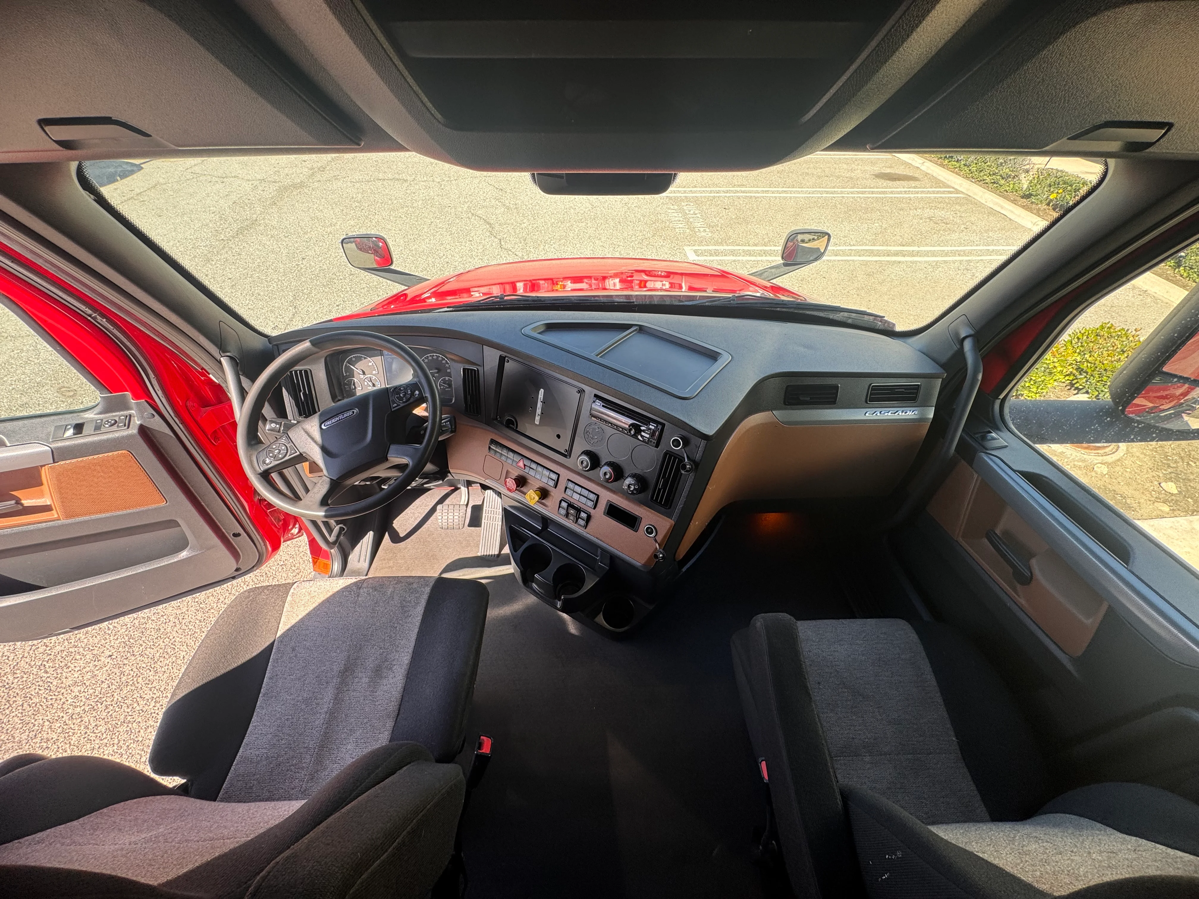 2021 Freightliner Cascadia in Selectrucks Fontana, CA — photo 18