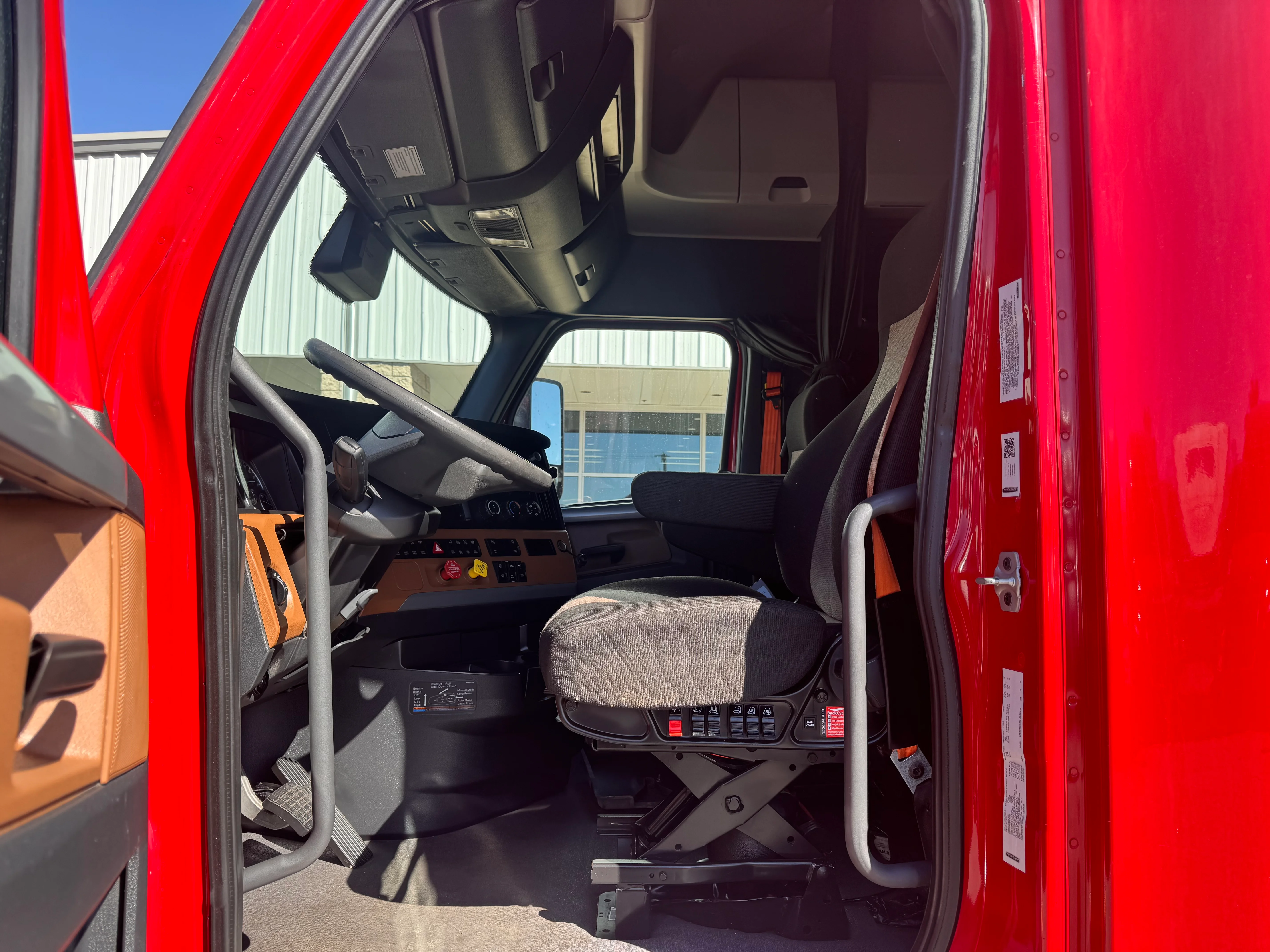2021 Freightliner Cascadia in Selectrucks Fontana, CA — photo 16