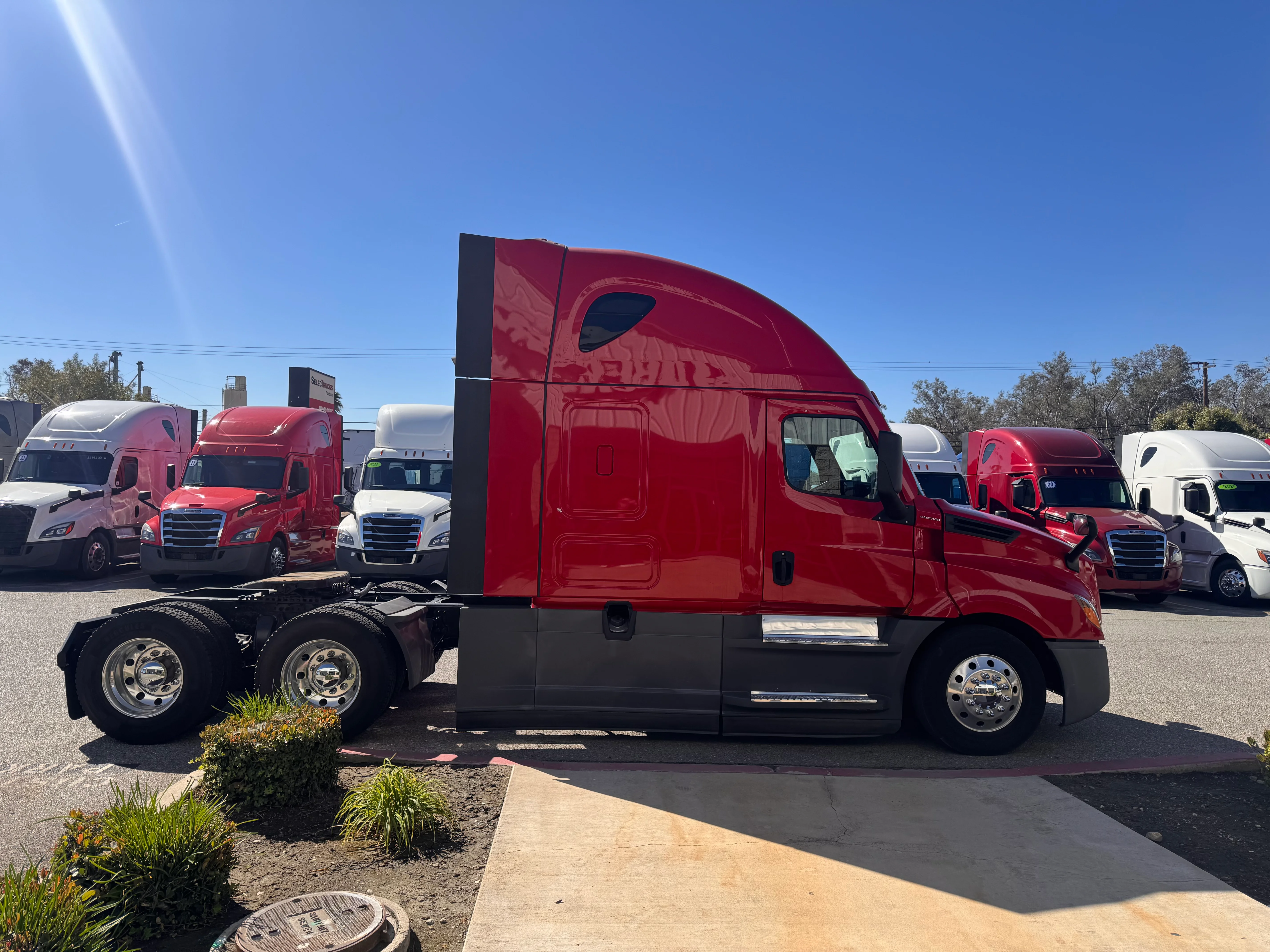 2021 Freightliner Cascadia in Selectrucks Fontana, CA — photo 7