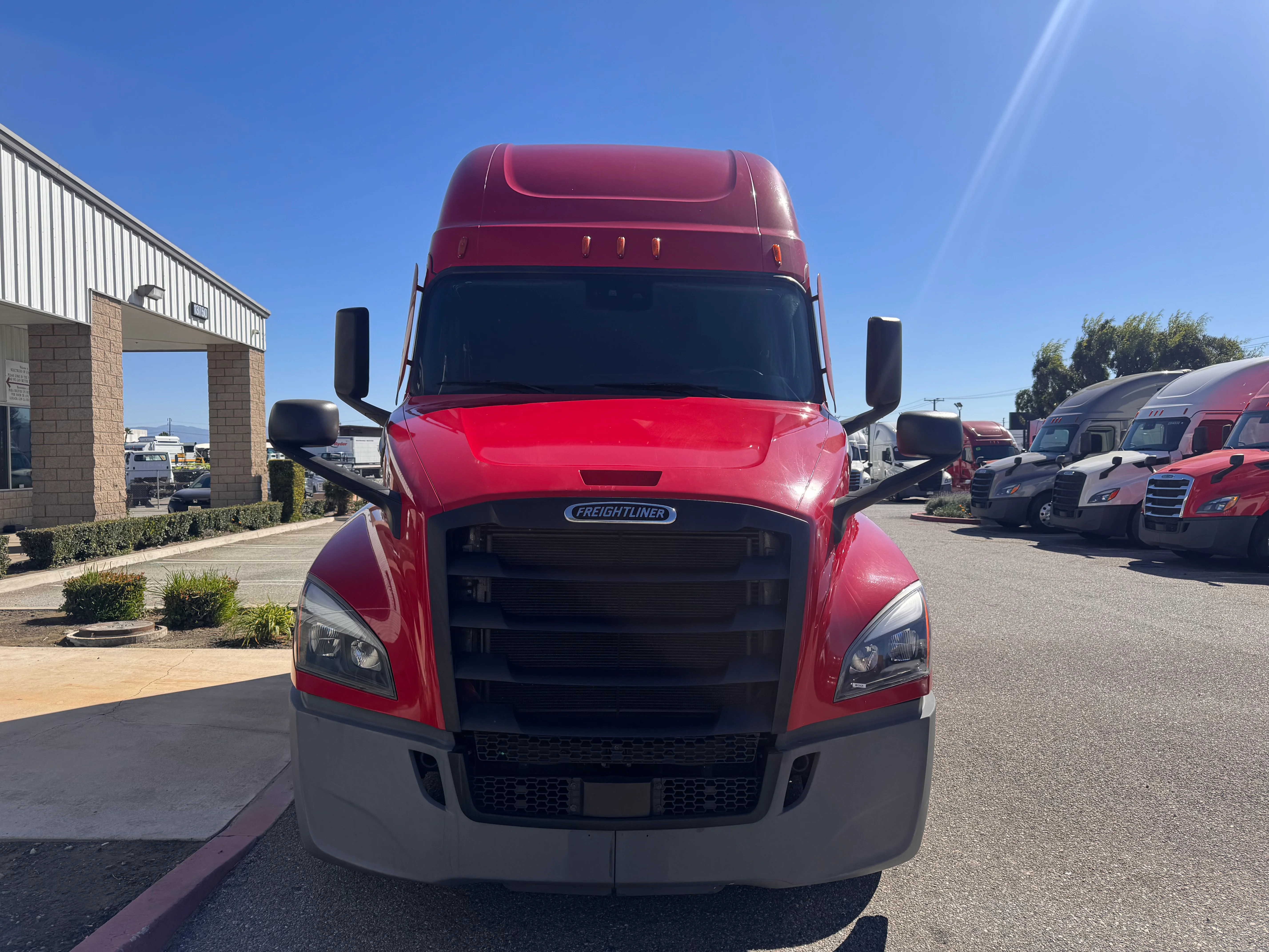 2021 Freightliner Cascadia in Selectrucks Fontana, CA — photo 2