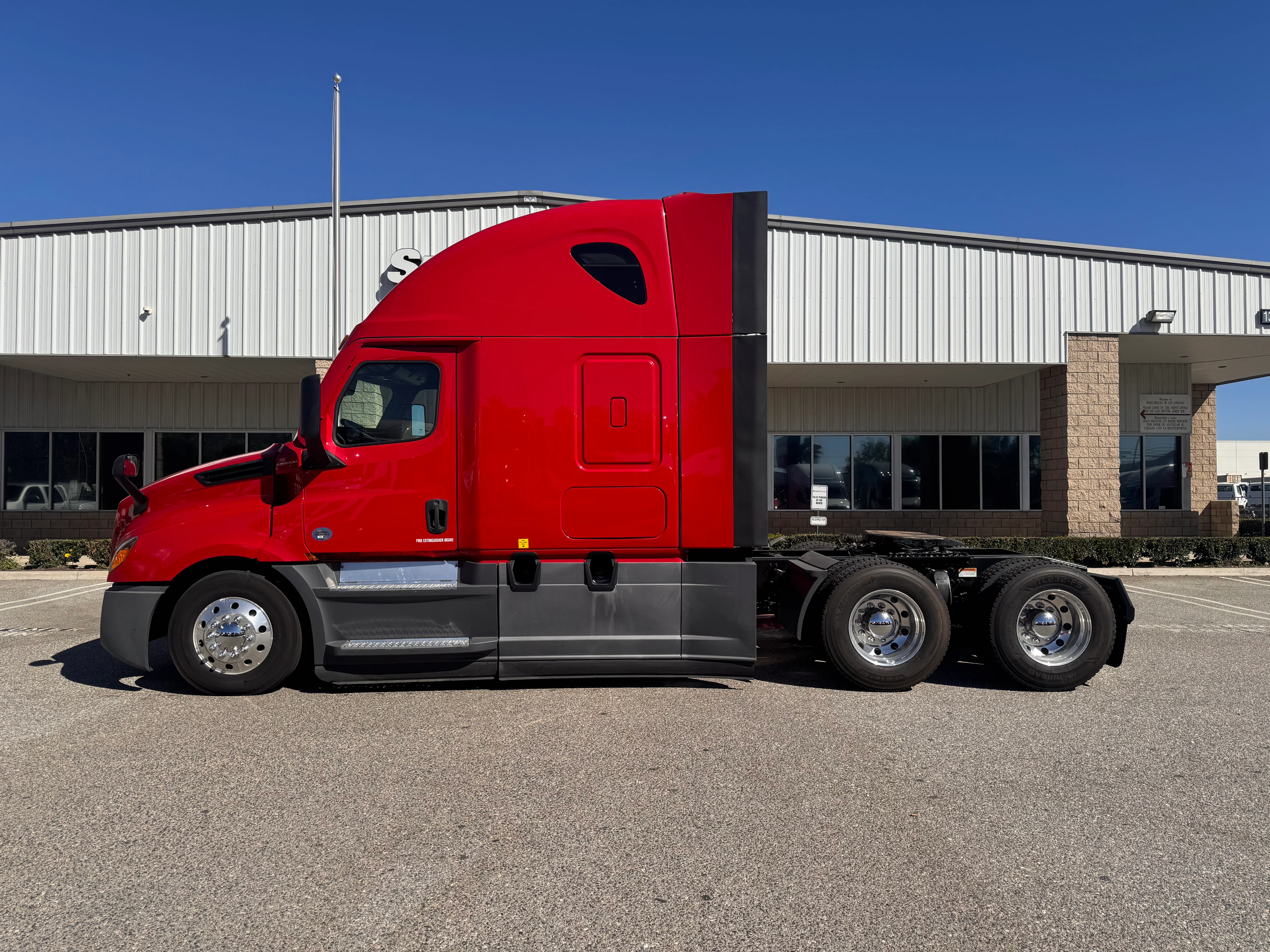 2021 Freightliner Cascadia in Selectrucks Fontana, CA — photo 3