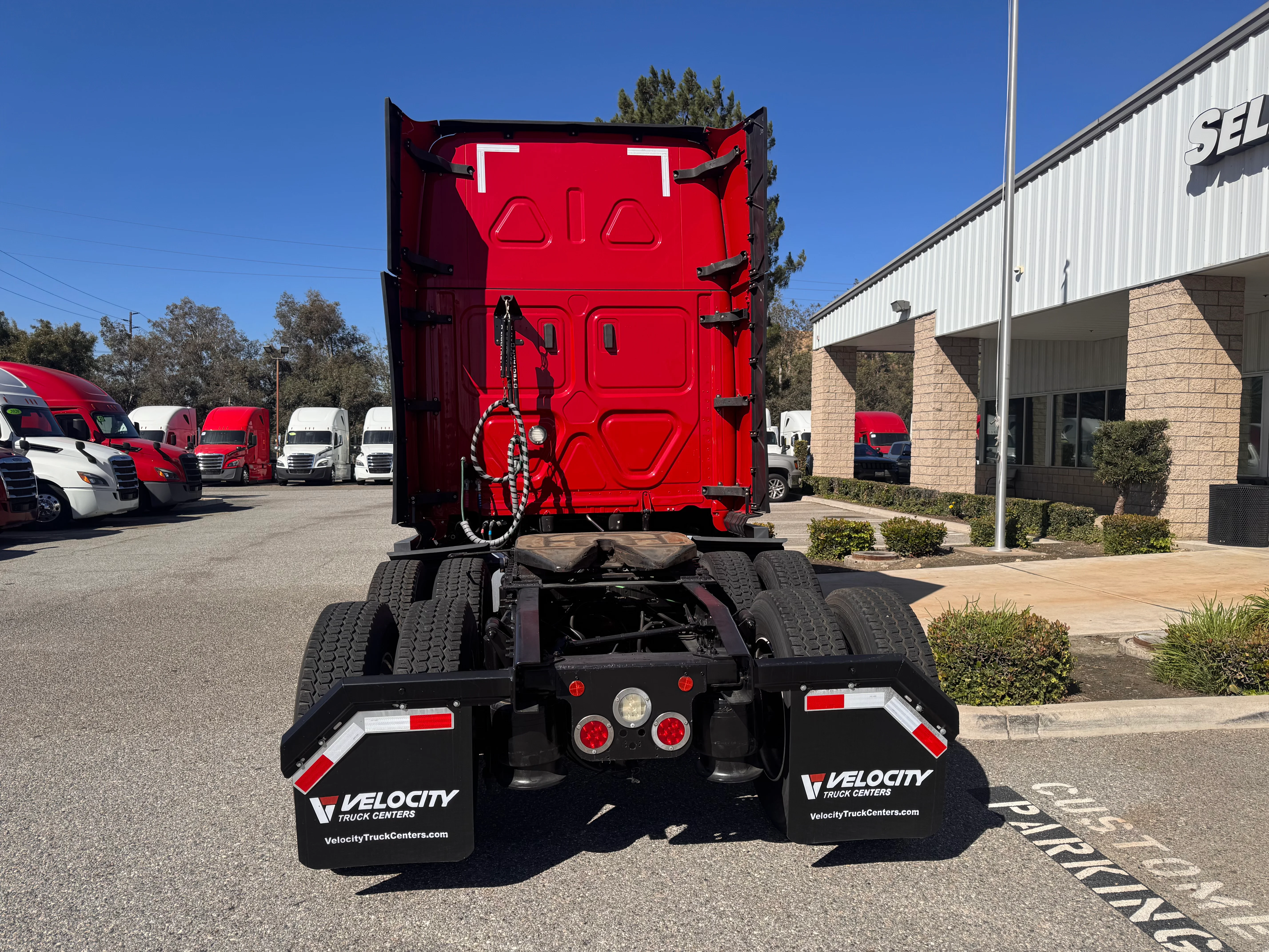 2021 Freightliner Cascadia in Selectrucks Fontana, CA — photo 5