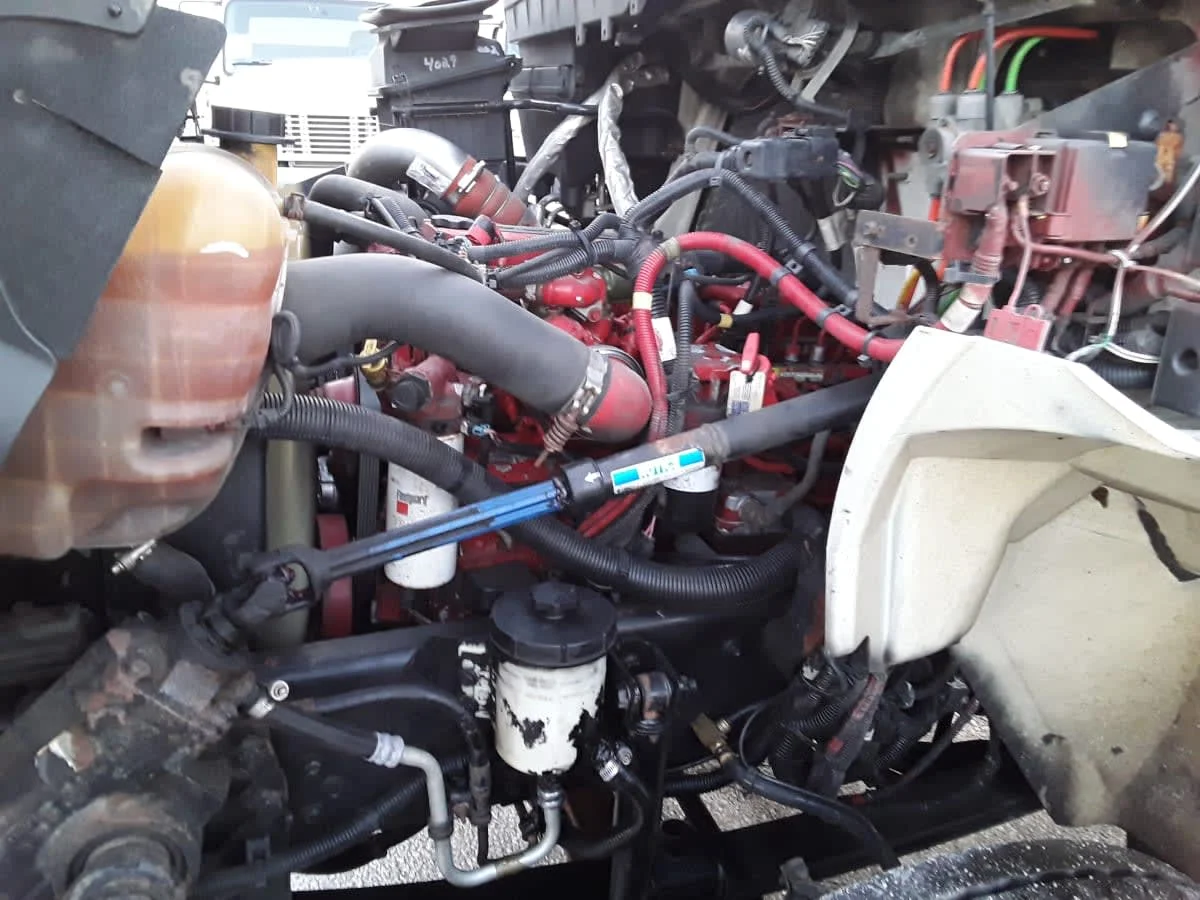 2017 International 4300 - image 9