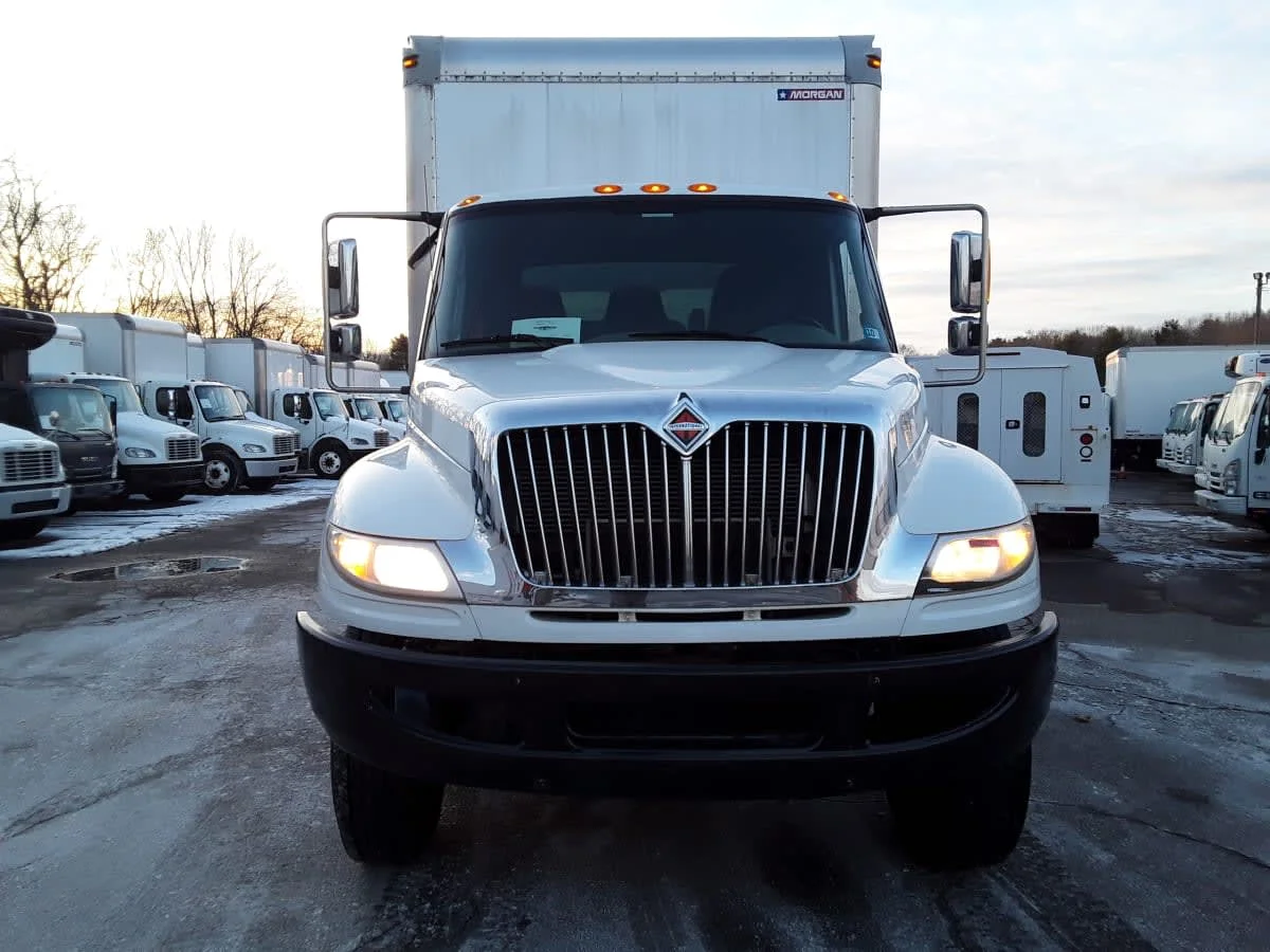 2017 International 4300 - image 2
