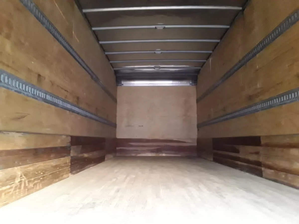 2017 International 4300 - image 8