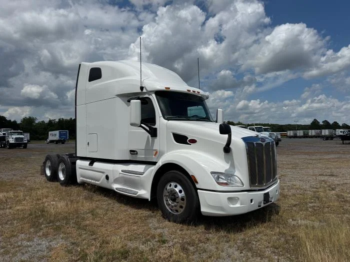 2022 Peterbilt 579 - image 4