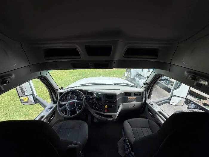 2022 Peterbilt 579 - image 15