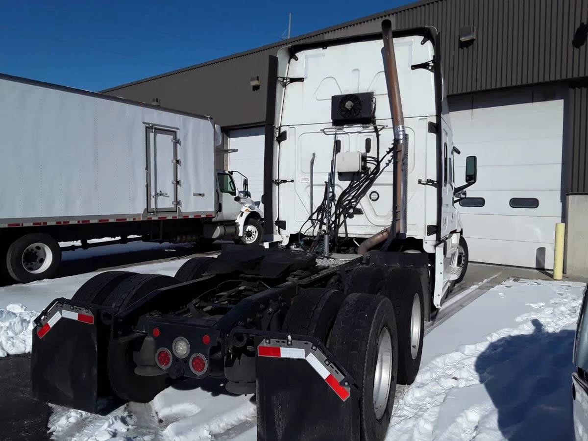 2020 Freightliner Cascadia in Kansas City, MO — photo 4