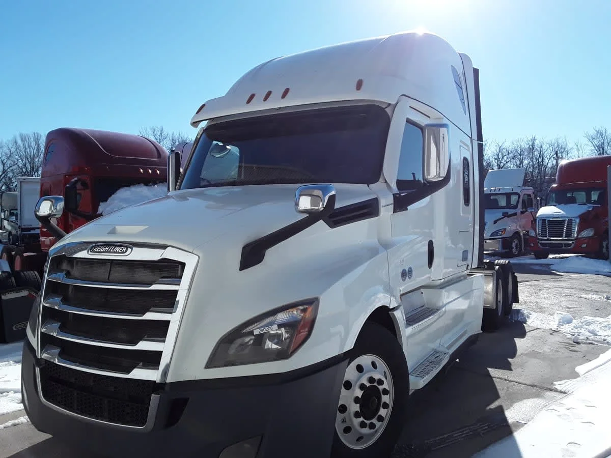 2020 Freightliner Cascadia in Kansas City, MO