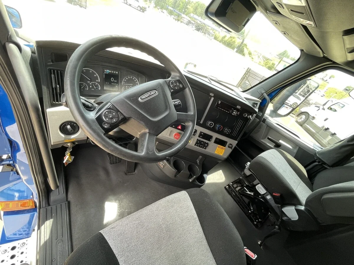 2021 Freightliner Cascadia - image 18