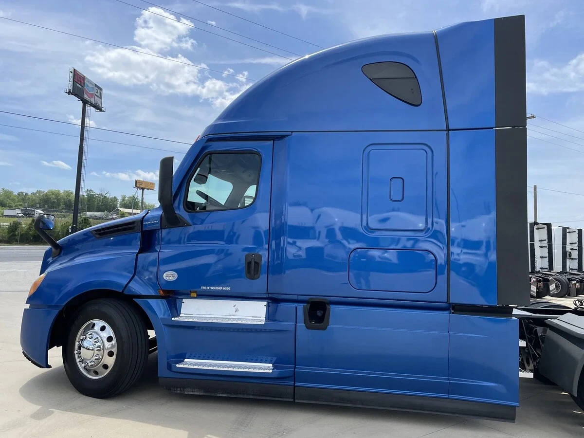 2021 Freightliner Cascadia - image 15