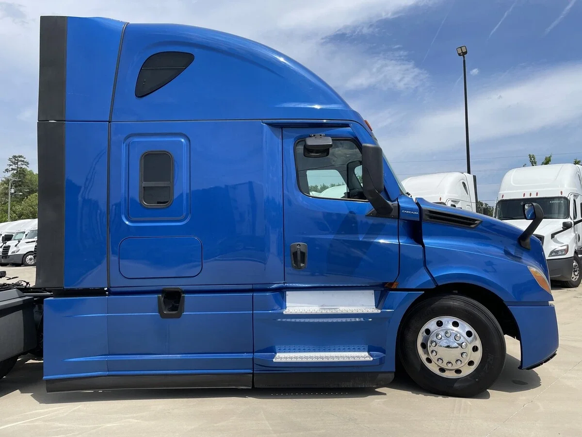 2021 Freightliner Cascadia - image 4