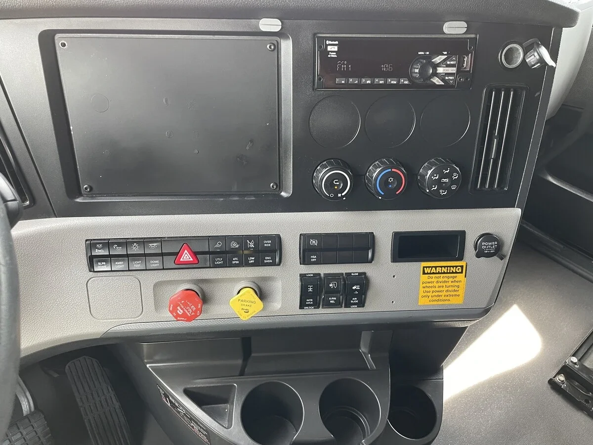 2021 Freightliner Cascadia - image 22