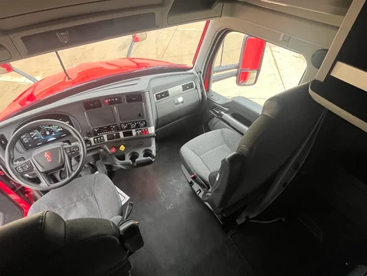 2024 Kenworth T680 in Cedar Rapids, IA — photo 9