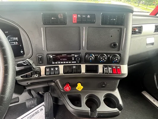 2024 Kenworth T680 in Cedar Rapids, IA — photo 14
