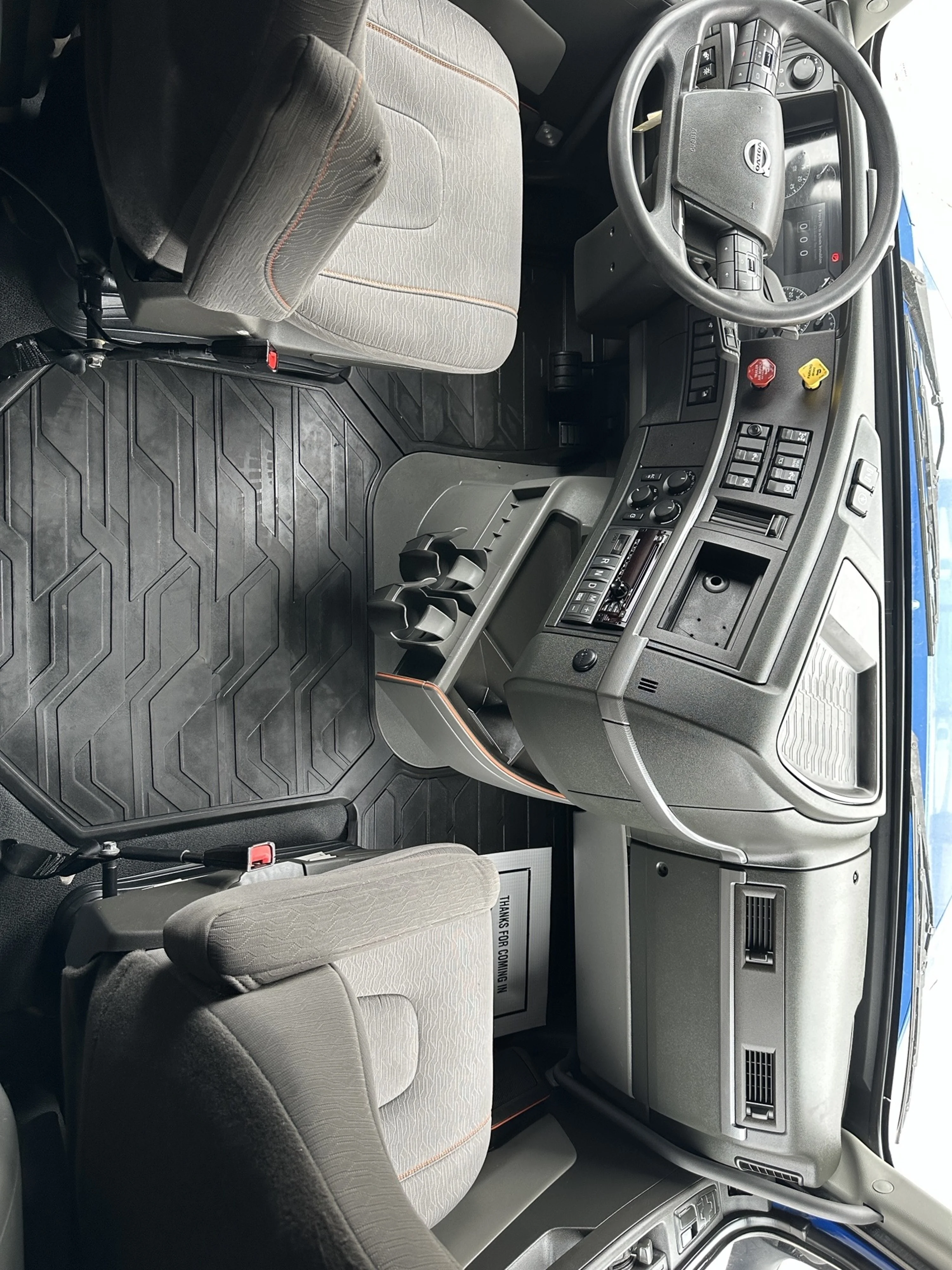 2021 Volvo VNL 760 - image 10