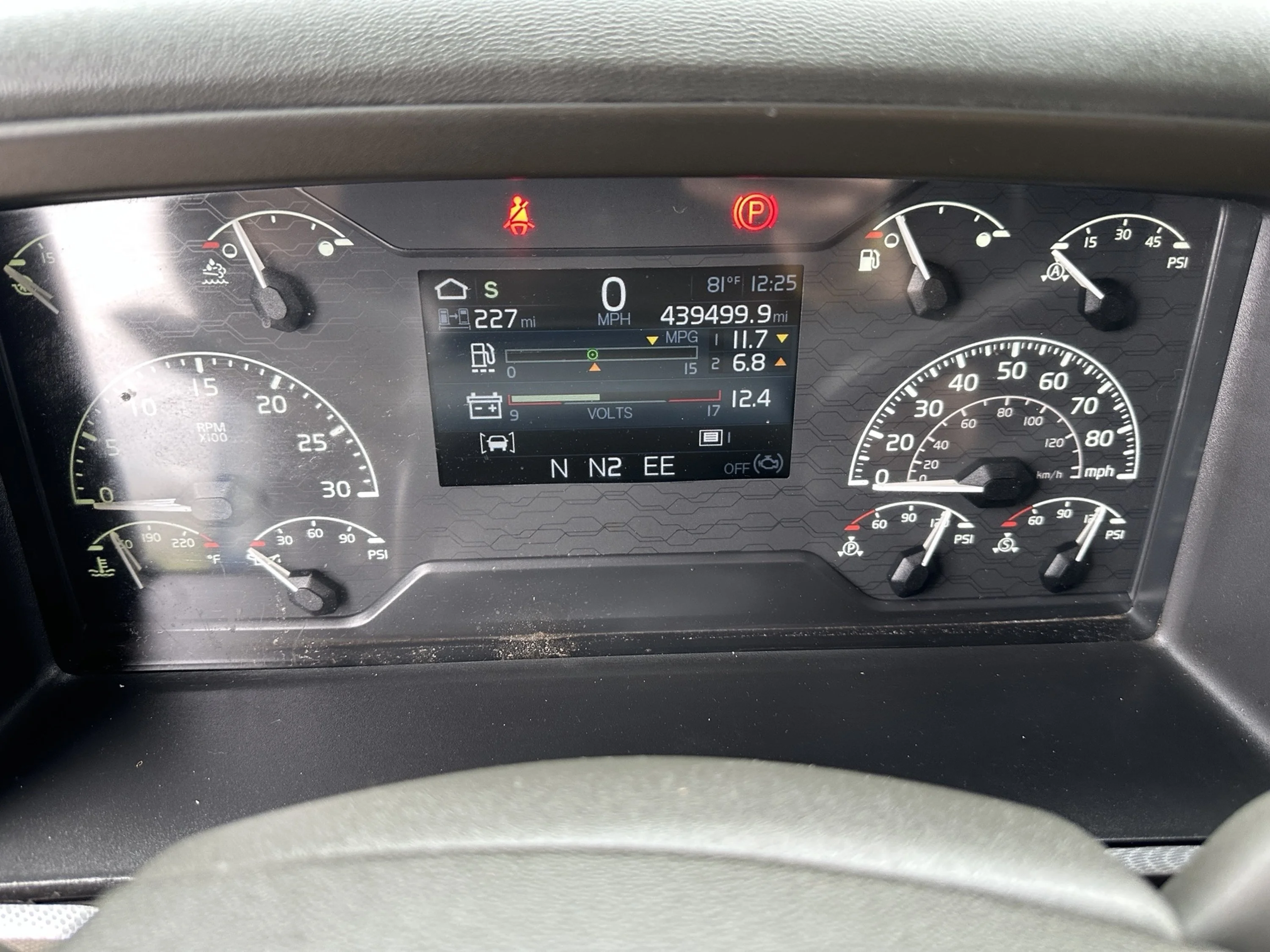 2021 Volvo VNL 760 - image 9