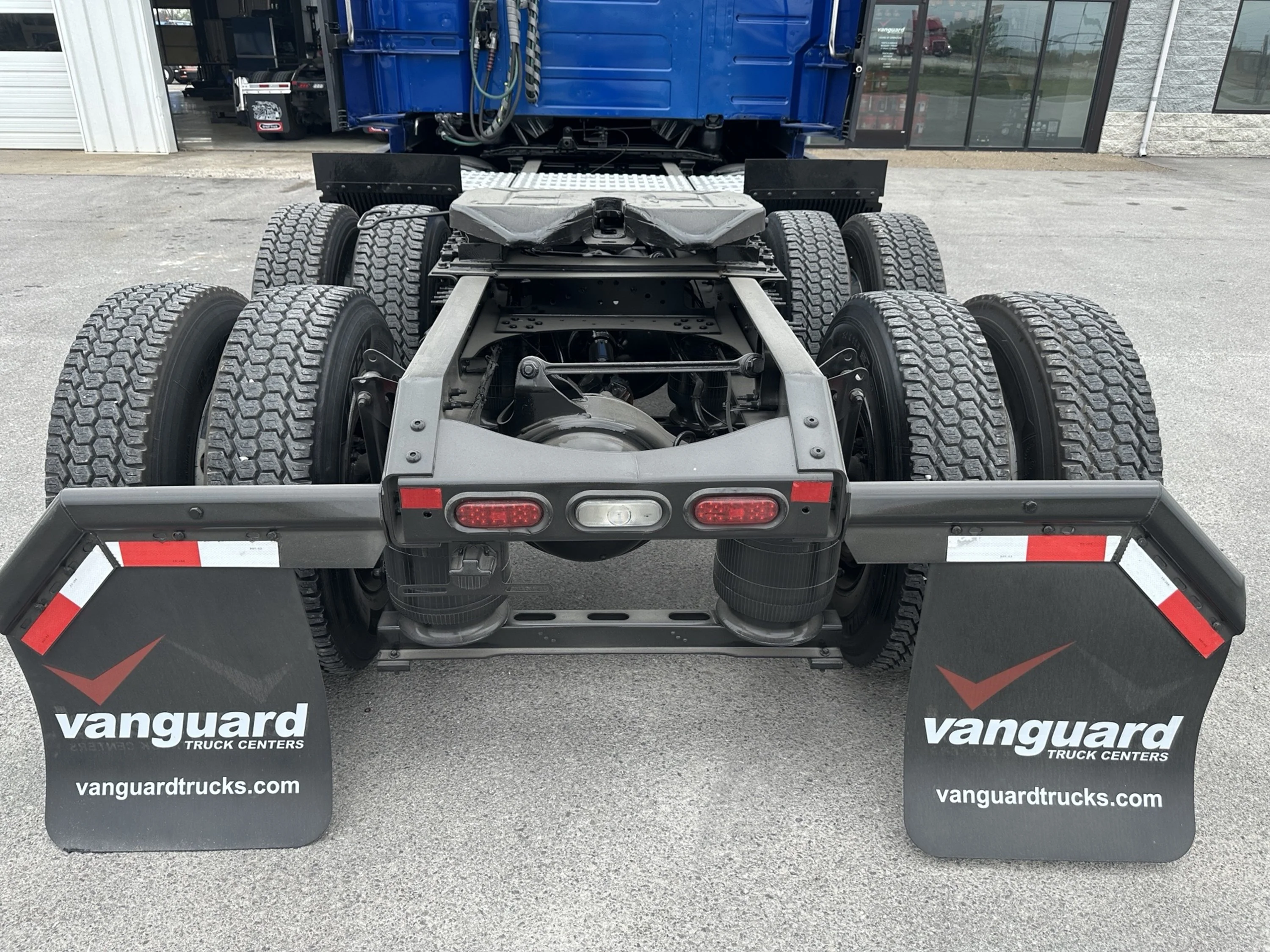 2021 Volvo VNL 760 - image 4