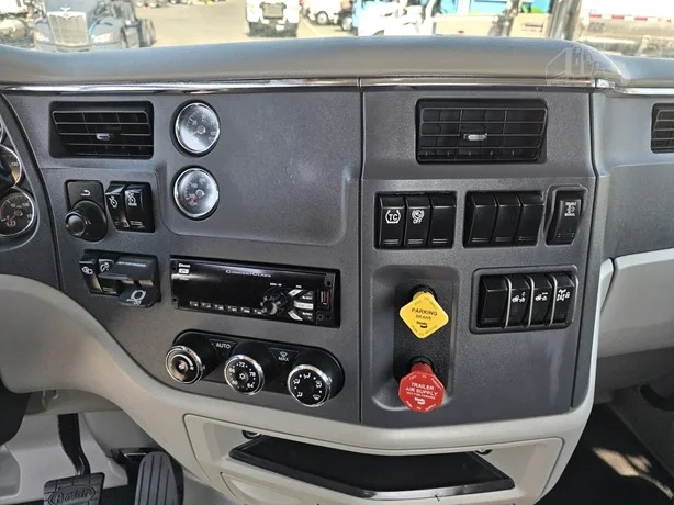 2021 Peterbilt 579 in MS — photo 13