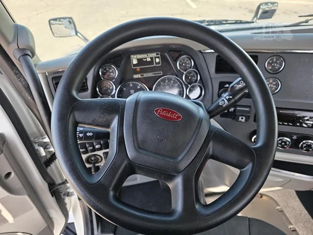 2021 Peterbilt 579 in MS — photo 11