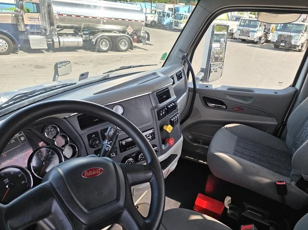 2021 Peterbilt 579 in MS — photo 10