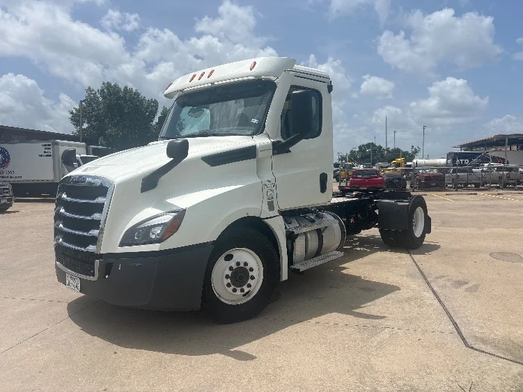 2021 Freightliner Cascadia - image 3
