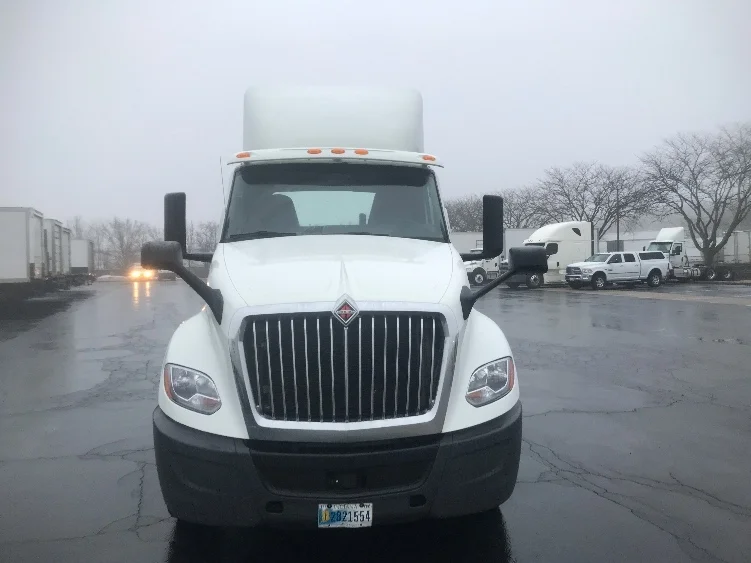 2020 International LT - image 2