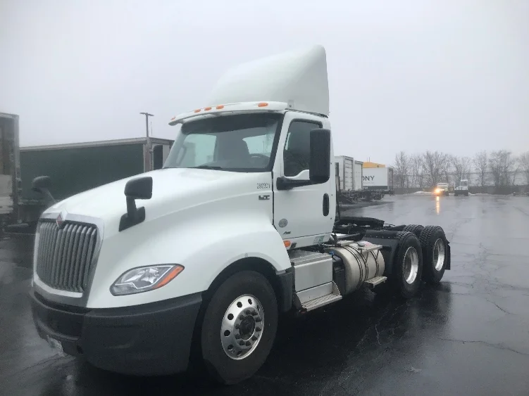 2020 International LT - image 3