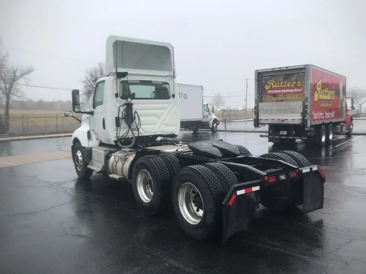 2020 International LT - image 5