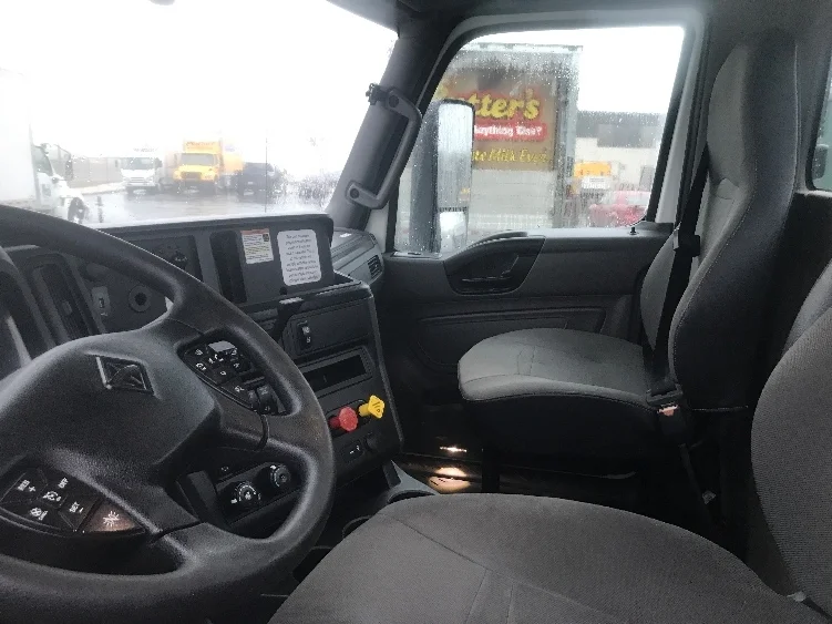 2020 International LT - image 10