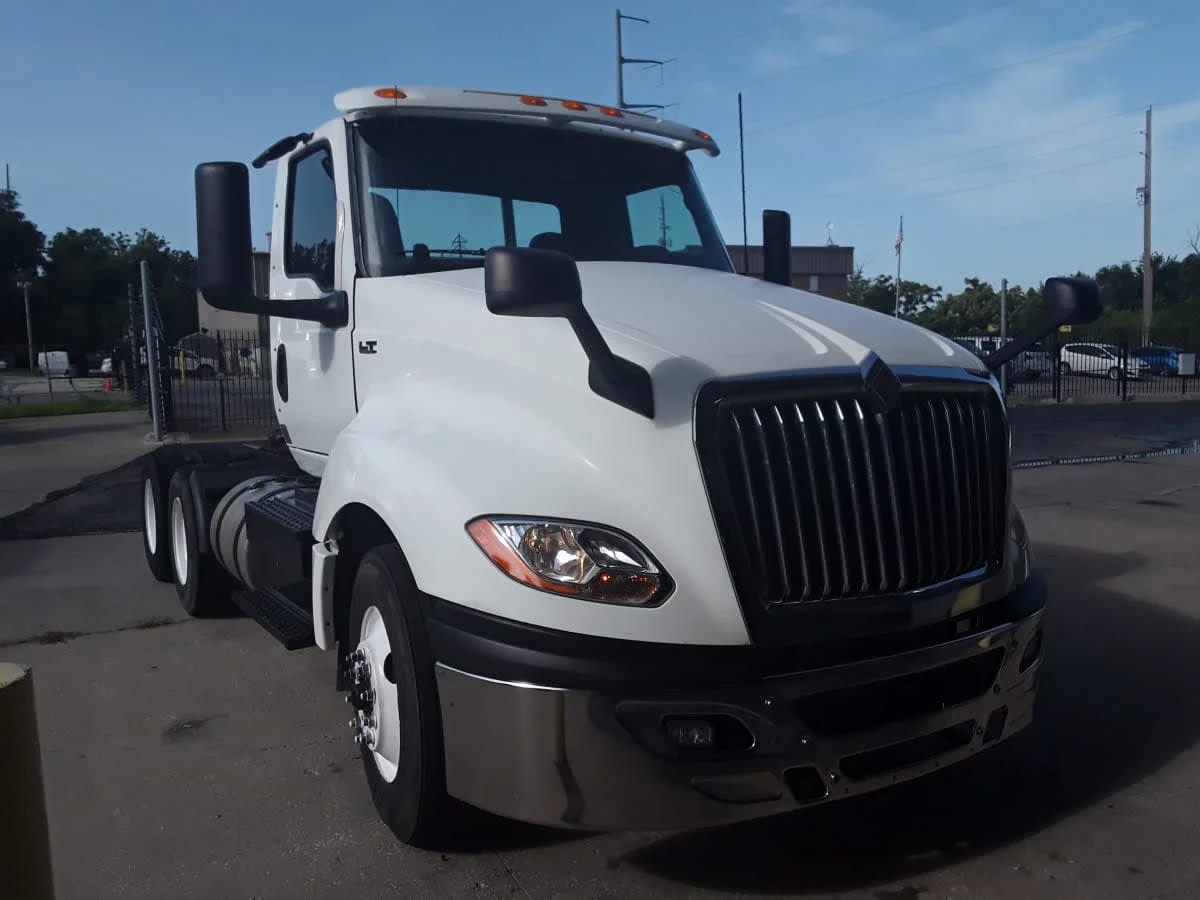 2019 International LT in Kansas City, MO — photo 3