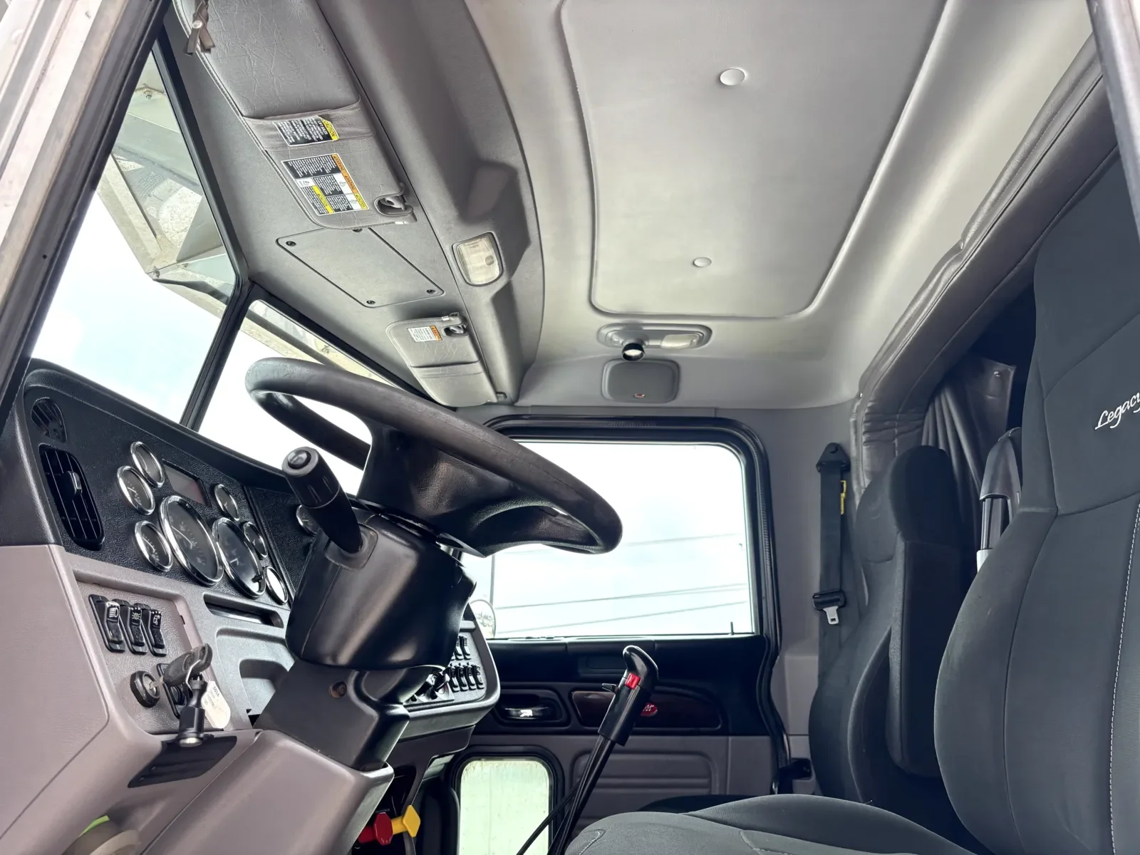 2020 Peterbilt 389 - image 14