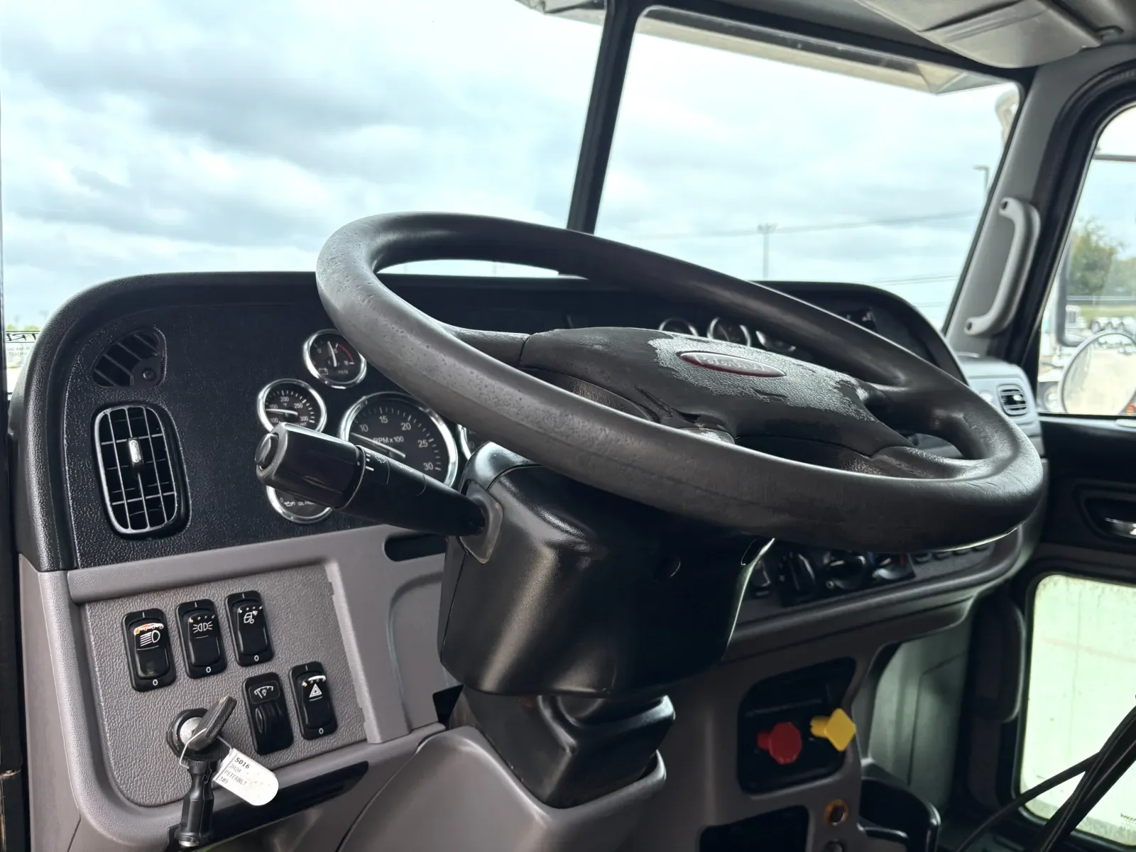 2020 Peterbilt 389 in Hutchins, TX — photo 15